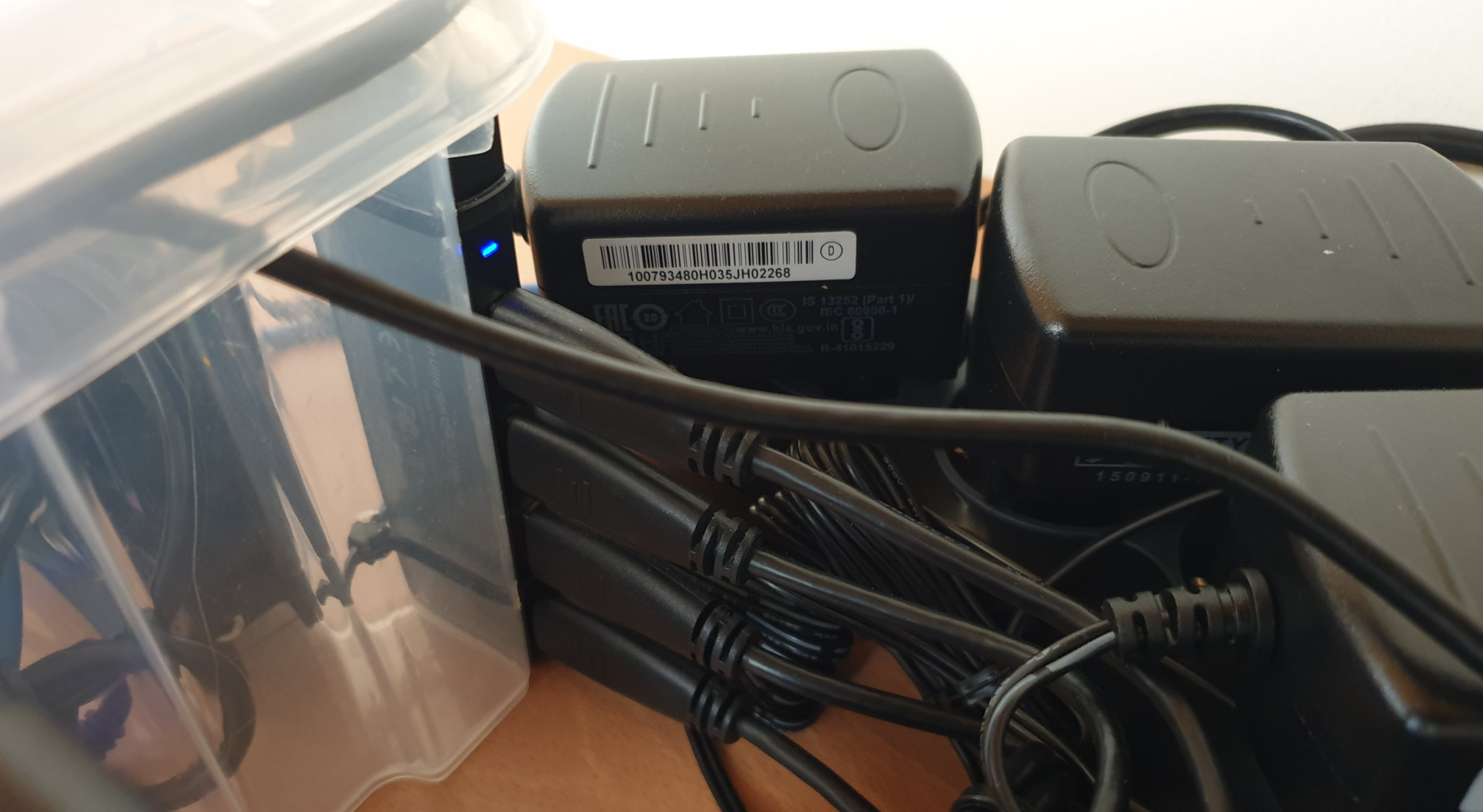 USB hub connected to 4 drives